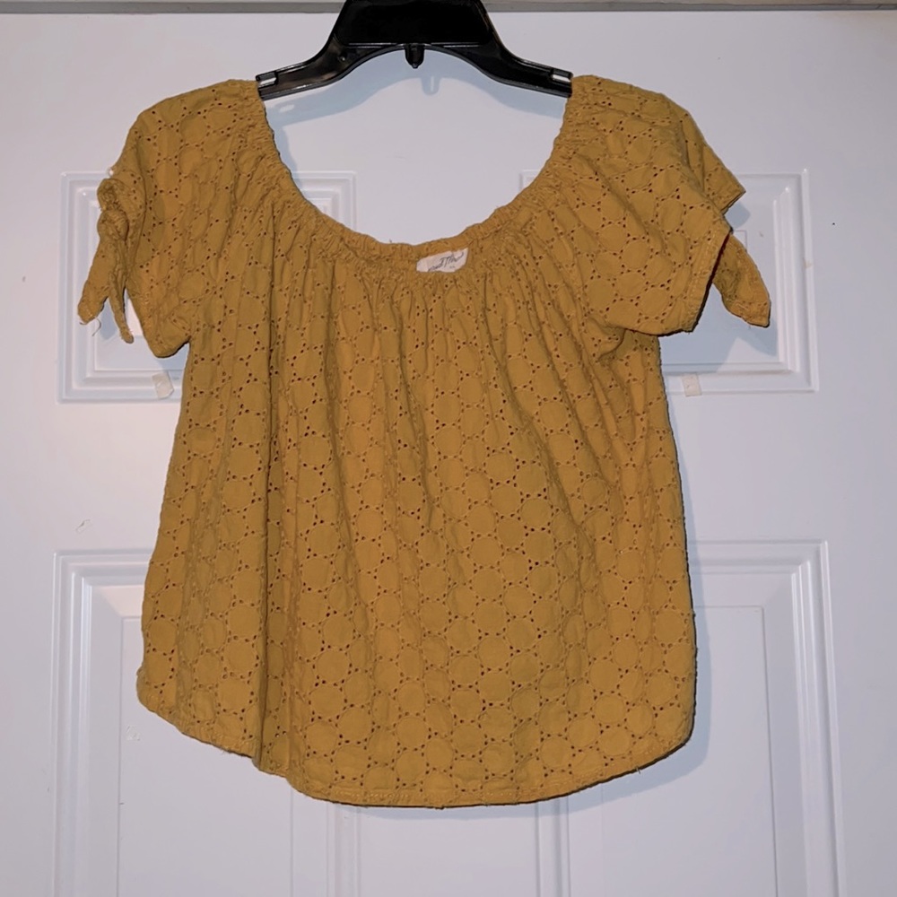 Universal thread yellow mustard short eyelet top size XL